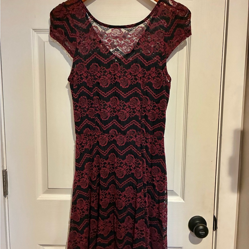 Elegant Plum and Black Lace Midi Dress